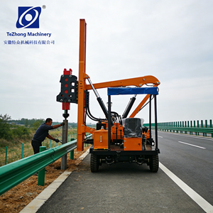 Pileuse <span class=keywords><strong>de</strong></span> poteaux <span class=keywords><strong>de</strong></span> garde-corps routiers TZ390 |   Hauteur <span class=keywords><strong>de</strong></span> poteau <span class=keywords><strong>de</strong></span> 3 m, conçu pour l'installation <span class=keywords><strong>de</strong></span> garde-corps sur autoroute - Product Image 1