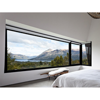 Fenêtre panoramique élégante noire de style Crittall à grille combinée pour chambre de villa moderne de style ferme