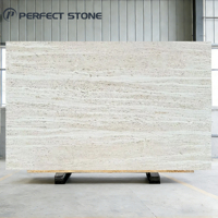 Dalle de travertin Super Blanc d'Italie PerfectStone, écologique et durable, pour projets d'aménagement intérieur moderne de luxe