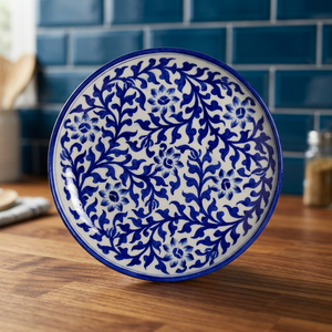 Assiette murale décorative en céramique artisanale de luxe avec motifs culturels distinctifs et finitions détaillées pour un intérieur élégant, bureau ou studio - Product Image 1