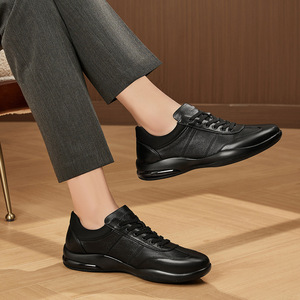 Baskets décontractées pour hommes, noires, à tige basse, talon moyen, doublure en peau de porc, couleur unie, résistantes à l'usure, antidérapantes, usage général - Product Image 1