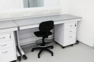 طاولة عمل قياسية لمختبرات متنقلة مع محطة عمل معملية مع شمع - Product Image 3