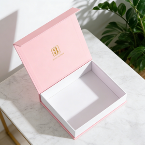 Boîte en carton rigide personnalisée de luxe avec feuille d'or et revêtement UV, fermeture magnétique et ruban pour un emballage haut de gamme - Product Image 2