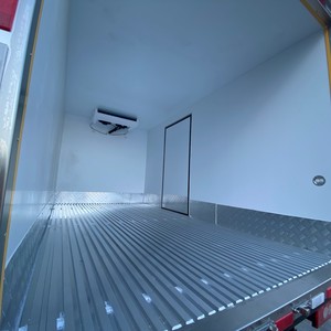 Caisse frigorifique adaptée aux camions FAW Jiefang pour <span class=keywords><strong>la</strong></span> <span class=keywords><strong>distribution</strong></span> en chaîne du froid des produits <span class=keywords><strong>de</strong></span> <span class=keywords><strong>la</strong></span> mer et des produits aquatiques frais sur le marché des fruits <span class=keywords><strong>de</strong></span> mer - Product Image 4