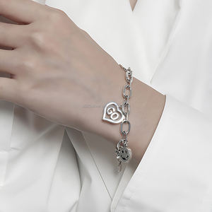Bracciale Charm in Argento Sterling 925 con Lettera GO e Faccina Sorridente per Donna, Gioiello Raffinato a Prezzo di Fabbrica per Regalo Personalizzato - Product Image 4