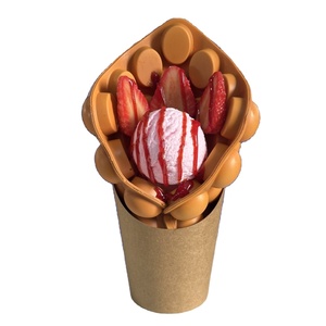 Modelo de Comida Realista de Bolas de Fresa con Salsa de Caramelo Dulce y Textura Esponjosa de Waffle de Burbujas, con Cuchara Ligera para Helado, Accesorios de Exhibición - Product Image 1