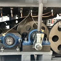 Machine à fabriquer des boîtes à kebab en papier blanc et brun