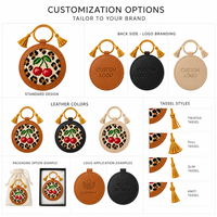 Breloque en cuir brodée sur mesure pour sac, ornement de voiture, pendentif artisanal de luxe en PU, idée cadeau artisanale pour femmes