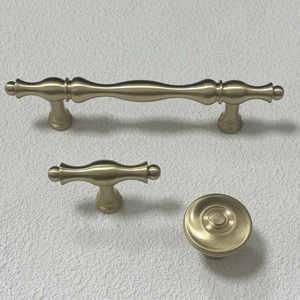 Maniglie e <span class=keywords><strong>Pomelli</strong></span> per <span class=keywords><strong>Mobili</strong></span> di Lusso in Stile Palazzo, Moderni, di Alta Gamma, per Armadi e Guardaroba, in Ottone Ecologico, per Cucina e Cassettiera - Product Image 1