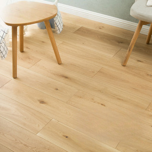 Piso de Madera Contrachapada de Roble Blanco Duradero con Núcleo de Madera Engenereada para Proyectos de Pisos en Inmobiliarias, Apartamentos y Hoteles - Product Image 1