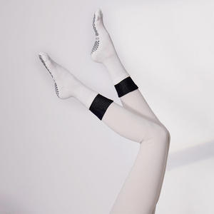 Calcetines de Yoga Antideslizantes en Oferta, Calcetines de Pilates con Agarre Antideslizante para Mujer, para Pilates, Ballet, Ejercicio Descalzo, con Correas - Product Image 3