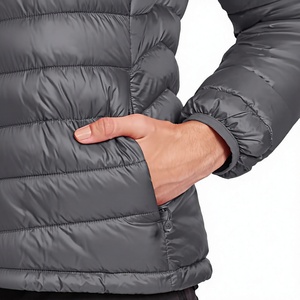 Chaqueta acolchada de invierno para mujer, a prueba de viento, con capucha, tela de lona con logo tejido. - Product Image 6