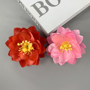 ดอกบัวจิ๋วประดิษฐ์ 8 ซม. ทำจากผ้าไหม สำหรับงาน DIY อุปกรณ์ตกแต่งเสื้อผ้า ของประกอบฉาก และการจัดดอกไม้ - Product Image 3