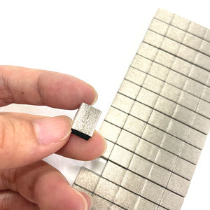 Espuma conductora que cumple con RoHS que tiene buena conductividad superficial Espuma de tela de fibra conductora completamente envuelta - Product Image 2