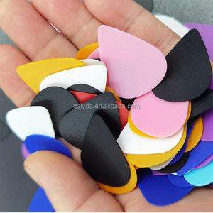 Púas de Guitarra de Plástico de 0.71mm para Guitarra Clásica, Guitarra Acústica, Ukelele y Guitarra Eléctrica - Acabado Mate Duradero - Product Image 4