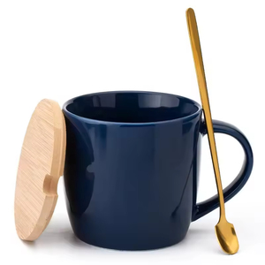 Mug en céramique de haute qualité 401-500 ml, finition brillante, couvercle en bois, cuillère, logo personnalisable, résistant à la chaleur, durable, multicolore - Product Image 1