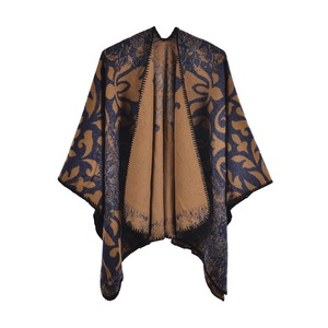 Prêt à expédier <span class=keywords><strong>Poncho</strong></span> <span class=keywords><strong>en</strong></span> <span class=keywords><strong>alpaga</strong></span> de luxe pour femmes 2022 Doux surdimensionné Floral Jacquard Hiver Chaud Châle <span class=keywords><strong>en</strong></span> cachemire pour femmes Cape - Product Image 5