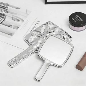 Espejo de Maquillaje Portátil Avanzado, Espejo de Mano para Salón de Belleza, Espejo Retro Portátil con Asa, Espejo de Observación de Alta Calidad para Salón de Belleza - Product Image 4