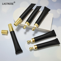 Gloss à lèvres repulpant avec applicateur de massage en métal doré, cosmétiques en marque privée, gloss à lèvres en gros