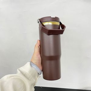 Lot de 20 Bouteilles d'eau isothermes 30oz avec paille et couvercle à clapet, personnalisables avec logo, finition dorée, revêtement en poudre chocolatée, et poignée portable - Product Image 4