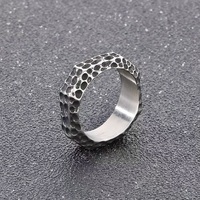 Glam-Rock Retro martelé Surface usée Bande mate sans ternissement Anneau lunaire irrégulier pour hommes femmes