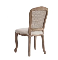 Chaise de salle à manger en bois massif sculpté style rustique, dossier en rotin tressé, coussin en tissu beige, pieds cabriole courbés, mobilier de maison