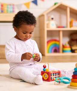 2026 Tutina Neonato con Zip e Orsetto, Cuori Rosa, per Bambine, Collezione Layette - Product Image 2