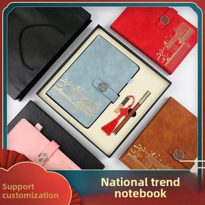 Juego de Cuadernos A5 de Tapa Dura de Cuero PU 2027, Cubierta Impermeable Personalizada, Cuadernos con Lámina Dorada y Bolígrafo - Product Image 2