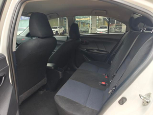 Toyota <span class=keywords><strong>Yaris</strong></span> L 2011 1.5L CVT Benzina, Auto Usata, Berlina 4 Porte 5 Posti, Veicolo di Seconda Mano - Product Image 4