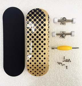 Wholesale Custom <b>Finger</b> <b>Boards</b> 32Mm Maple Wood Fingerboard Deck With Metal Trucks - Product Image 2