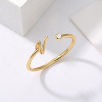 Bague de mariage en laiton plaqué or 18 carats avec zircone cubique sertie en bélière, lettre initiale de l'alphabet A-Z pour femmes