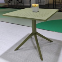 Table de repas d'extérieur en plastique style nordique moderne, table de pique-nique industrielle, table de terrasse pour restaurant, jardin et cour.
