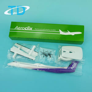 Modèle d'avion en plastique Flybe Dash8-400 Q400 1/100 33cm, motif personnalisable, certifié SGS - Product Image 6