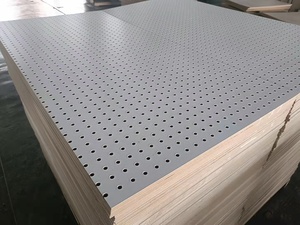 Pantalla de tablero de clavijas de MDF de diseño moderno con ganchos E1 Tablero duro de madera decorativo estándar Cumple con emisiones de formaldehído - Product Image 4