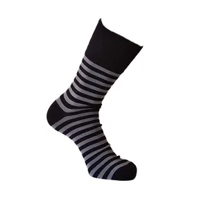 Chaussettes en coton pour femmes, longueur de l'équipage, tricotées confortables et colorées de créateur personnalisé