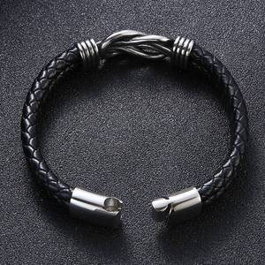 Bracciale da <span class=keywords><strong>uomo</strong></span> in pelle intrecciata con charm magnetico in acciaio inossidabile, stile punk rock, con filo di cucito in pelle, accessorio <span class=keywords><strong>elegante</strong></span> da rocker. - Product Image 3