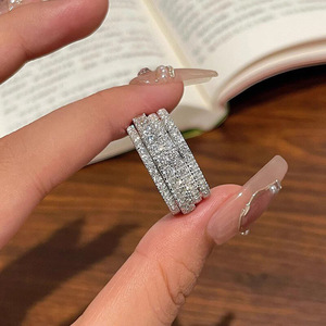 Anello a fascia intera dal design classico per donna - Product Image 5