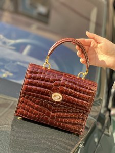 Sac à main hiver marron caramel, sac à main brillant haute couture, sac à main avec accents en nacre, sac essentiel de luxe pour la saison - Product Image 1