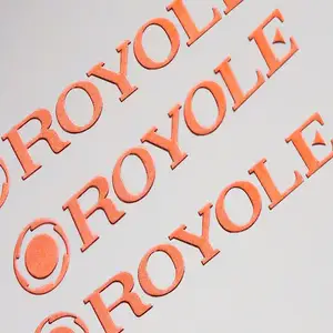 Logo orange personnalisé adhésif en gros feuilles de nickel métal brillant fantaisie lettre étiquettes autocollants