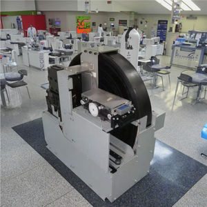 Distributeur de cartes à plateau tournant de grande capacité avec lecteur de cartes magnétique IC RFID NFC pour banque - Product Image 1