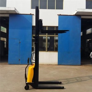 Montacargas Semiautomático Personalizado, Elevador Hidráulico con Horquillas Ajustables Semieléctricas, Capacidad de 2 Toneladas / Altura de 2.5 m - Product Image 2