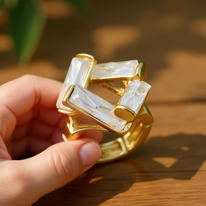 Bague en grappe plaquée or avec pierre transparente, bijoux géométriques tendance pour enfants, base en cuivre, sertissage à griffes, pierre créée en laboratoire - Product Image 2