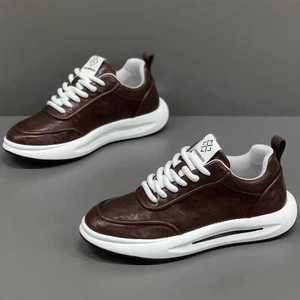 Zapatos casuales ligeros para hombre, talla grande, con cordones, parte superior de cuero genuino, diseño estampado, antiolor y cómodos. - Product Image 1
