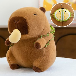 Peluche de Capibara Suave con Mochila Verde - Adorable Muñeco de Capibara Marrón Relleno de Algodón PP, Regalo Juvenil y Decoración de Escritorio - Product Image 4