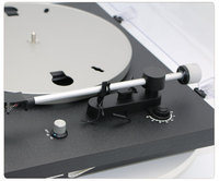 Platine Vinyle Bluetooth Audio-Technica avec Préampli Intégré, Cellule, Entraînement par Courroie et Boîtier en Bois