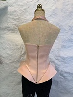 OUDINA Nouveaux hauts courts élégants en satin à col licou, avec torsion à la taille et volants