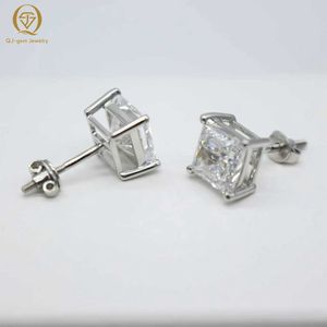 Boucles d'oreilles classiques en or 10 carats avec diamants taille princesse 4 carats D VVS2 certifiés IGI, diamants de laboratoire solitaires pour usage quotidien - Product Image 5