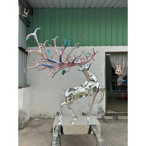 Estatua de Ciervo de Resina con Acabado de Espejo Personalizado y Astas Coloridas para Decoración de Jardín y Vestíbulo de Hotel - Product Image 1