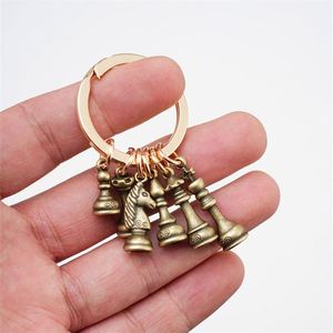 Porte-clés en métal personnalisé avec échiquier et pièces d'échecs en émail 3D, souvenir pour club de fans, pendentif de voiture, porte-clés d'échecs international - Product Image 2