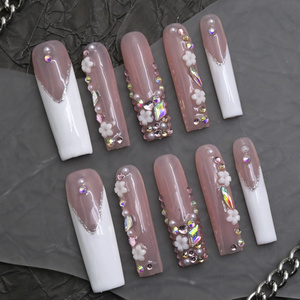 Faux ongles press-on faits main, longueur moyenne, forme carrée, réutilisables, en acrylique, avec strass - Product Image 3